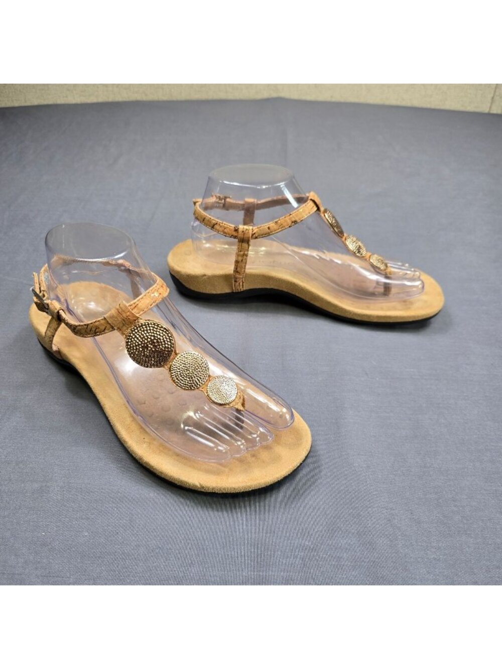 Vionic Womens Size 8 Sandals Tan Metallic Disc Embellished Slip-On Cork Sole